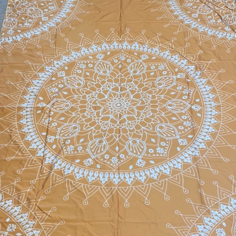 ‼️SOLD‼️Yellow tapestry 50x59